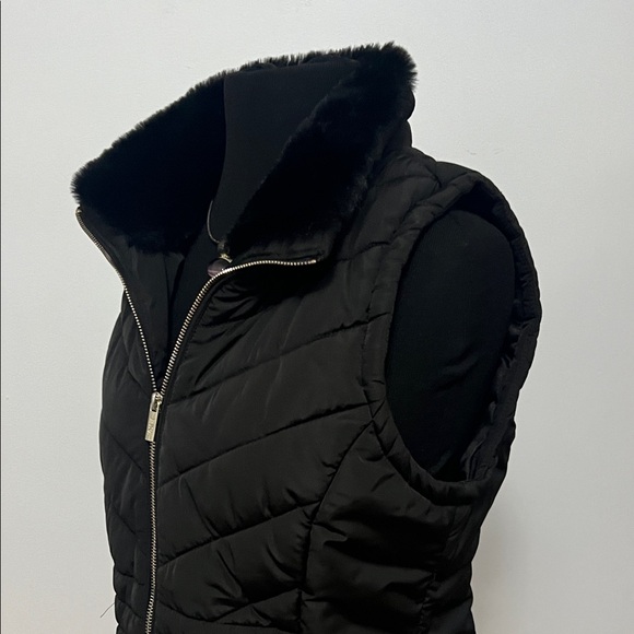 Elie Tahari Black Quilted Vest with Faux Fur Trim - Picture 5 of 7